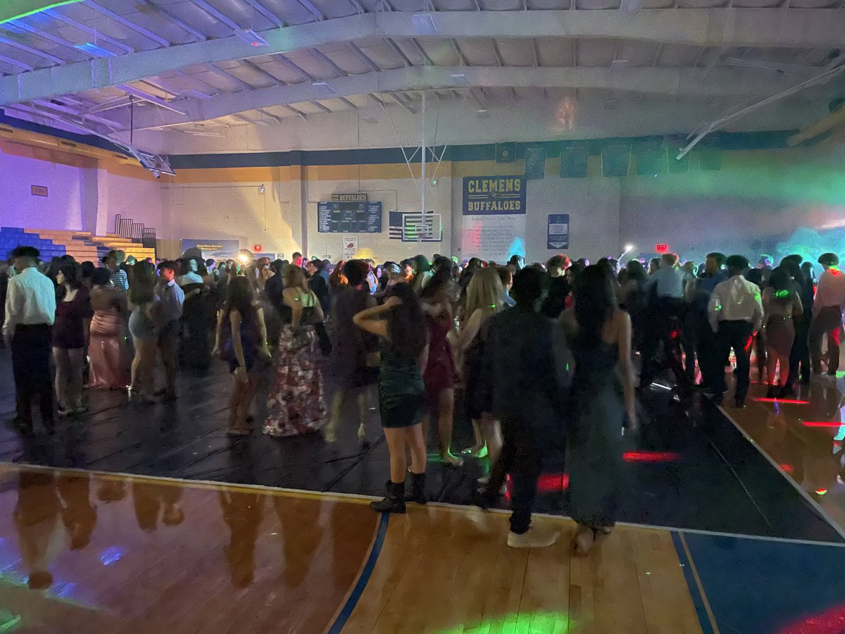 SC_StuCouncil's tweet photo. Big City Light HOCO dance is pretty lit! #HOCO22 https://t.co/c4w1EZxt91