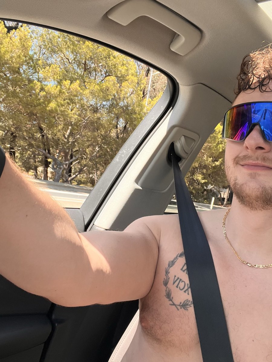 CarterKing_'s tweet photo. Hello from sunny California https://t.co/LhfPOwQuMo