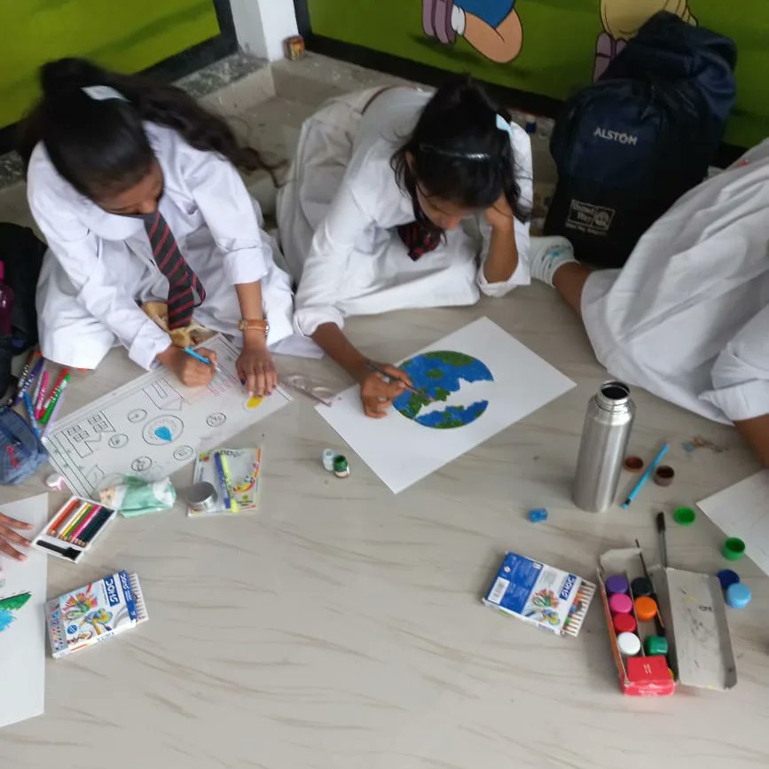 CEEahmedabad's tweet photo. CEE North conducted #OzoneDay event at Holy Cross  School of Madhepura, Bihar with the support from National CSR Network on the theme of ‘’I AM THE CHANGE FOR ENVIRONMENT’’. Theme of the event was “Ozone and Climate - Restored by the World United”. It was attended by 200 students https://t.co/BvFVSw6Pu3