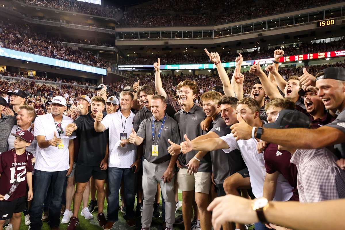 AggieBaseball's tweet photo. Legends live forever.

#GigEm https://t.co/oBz6fdLTlf