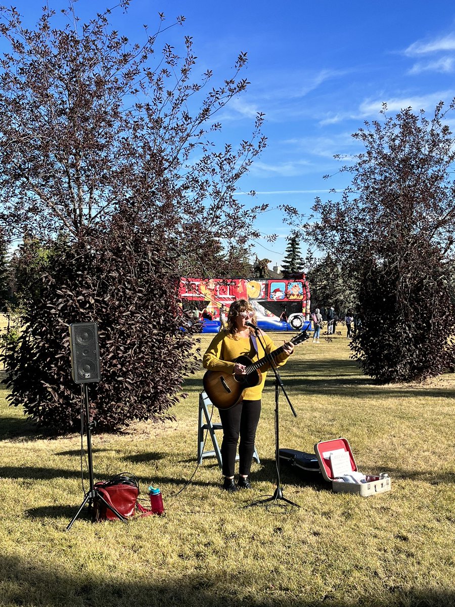 ashtonpaulitsch's tweet photo. Our Oak Hills Community League Cafe in the Park event was a huge success! Connecting with neighbours is what Community League Day is all about & our community leagues are the reason why #yeg the best place to live. โค๏ธ#LetsBuildYEG https://t.co/SqxOAUQ7Sr