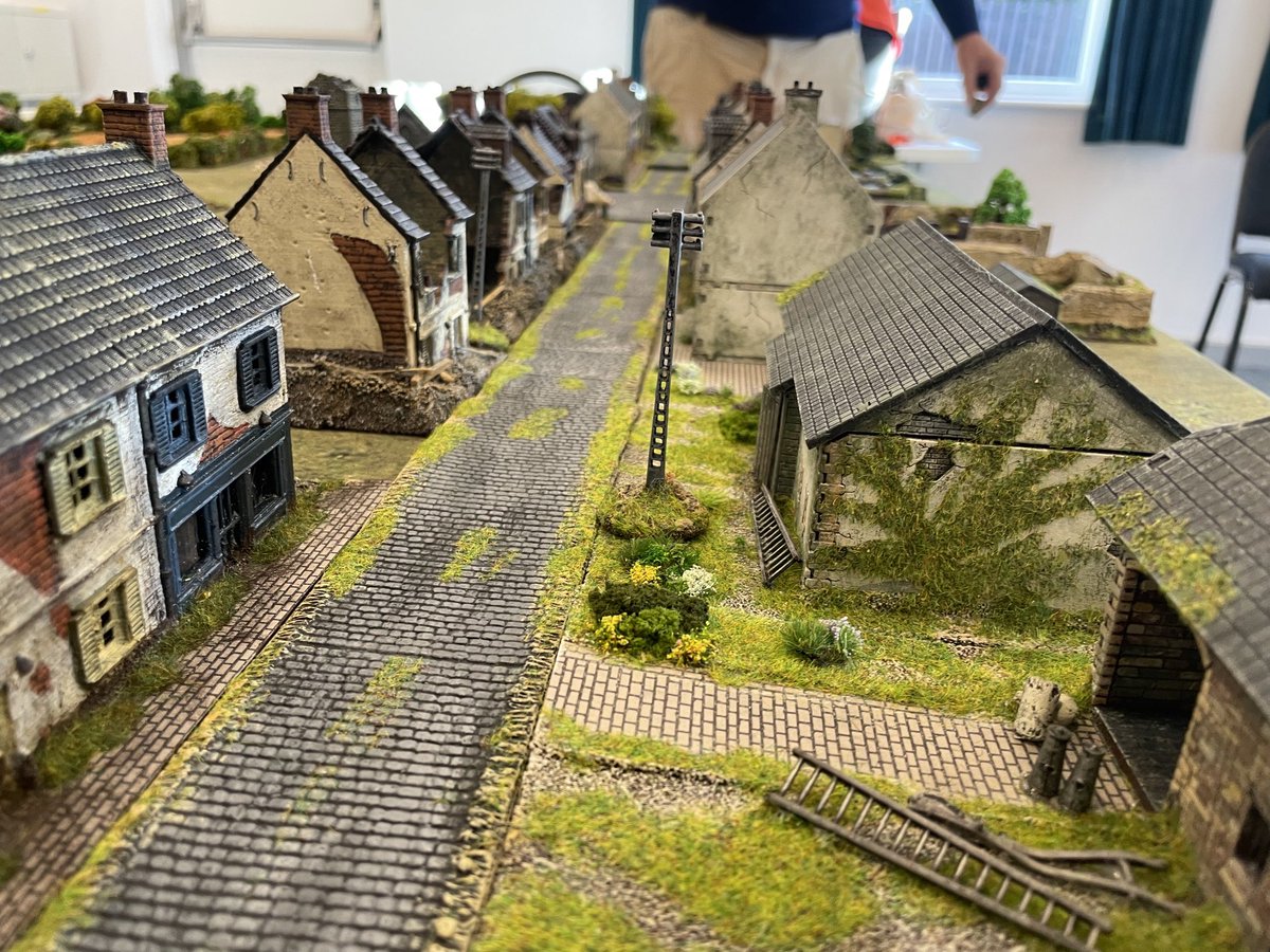 TooFatLardies's tweet photo. Phil and Jenny, the Batman and Robin combination of the lard universe, presented this Rauray 1944 game in 15mm. That rolling countryside didn’t just roll; it ROCKED! https://t.co/TUjwaZm1MF