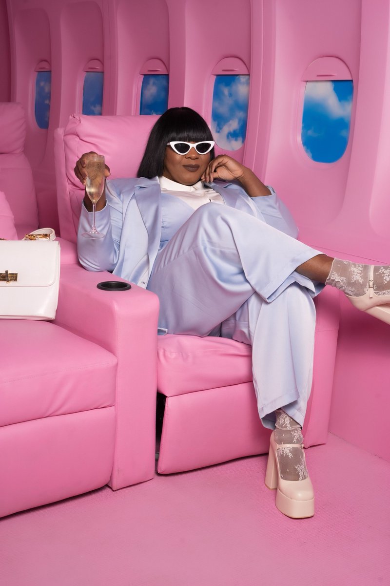 ELOQUII's tweet photo. If you're not following @ShamekaEarly on Instagram you are missing out on a whole lot of style and soulfulness. Drop Shamaeka a compliment in the comments below letting her know which look is your fave! 💯 #BlackCreativesProject
Shop Shameka's look: https://t.co/GoIBqpKbSW https://t.co/k7pW4IBbbl