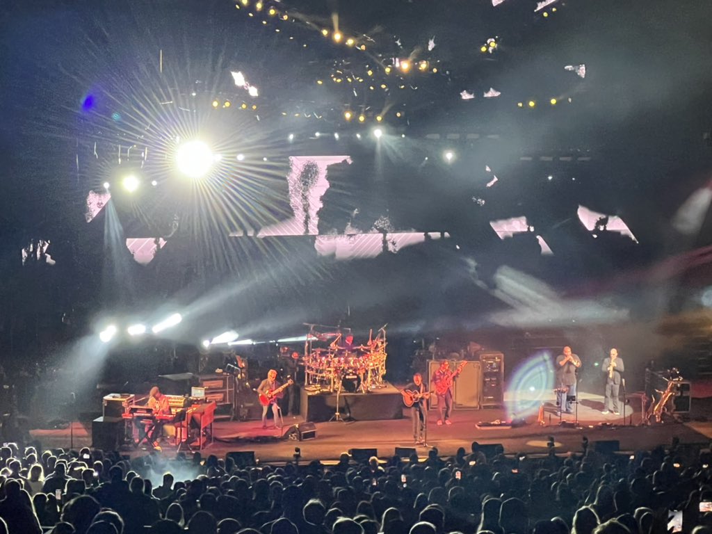 Love live music with friends and family <a href="/davematthewsbnd/">Dave Matthews Band</a> <a href="/ShorelineAmp/">Shoreline Amp</a>