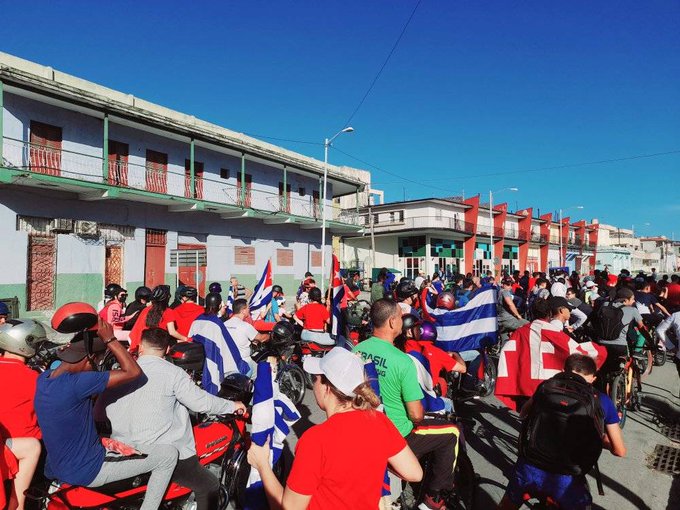 DrRobertoMOjeda's tweet photo. Emociona ver las imágenes de la caravana por el #CódigoSí convocada por @UJCdeCuba en #Cuba. #YoVotoSí #CubaEsAmor @DiazCanelB https://t.co/tposBfhtjn