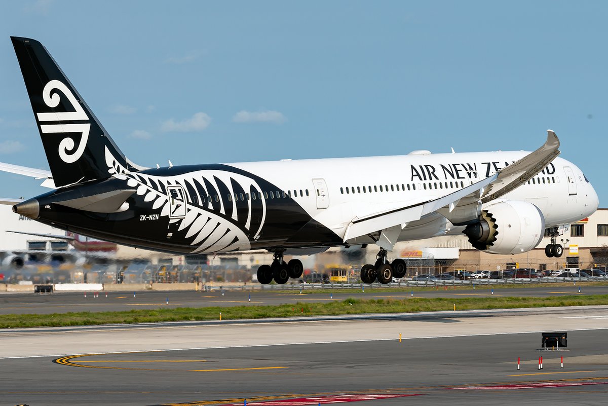 LuisAtJFK's tweet photo. .@FlyAirNZ landing at @JFKairport earlier today. #NZ2

What a weekend for NYC. This brought out so many people. As well as the UNGA. https://t.co/HI7MkSLYlc