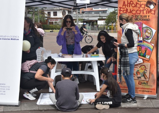 react_latina's tweet image. En el Parque de La Madre, se realizó la Feria: "Una Sola Salud", organizada por el @ConsejoSalud_   y @react_latina, en la que compartimos actividades de la Alforja Educativa, mensajes sobre la lactancia materna y  los primeros mil días de vida, junto a estudiantes universitarios
