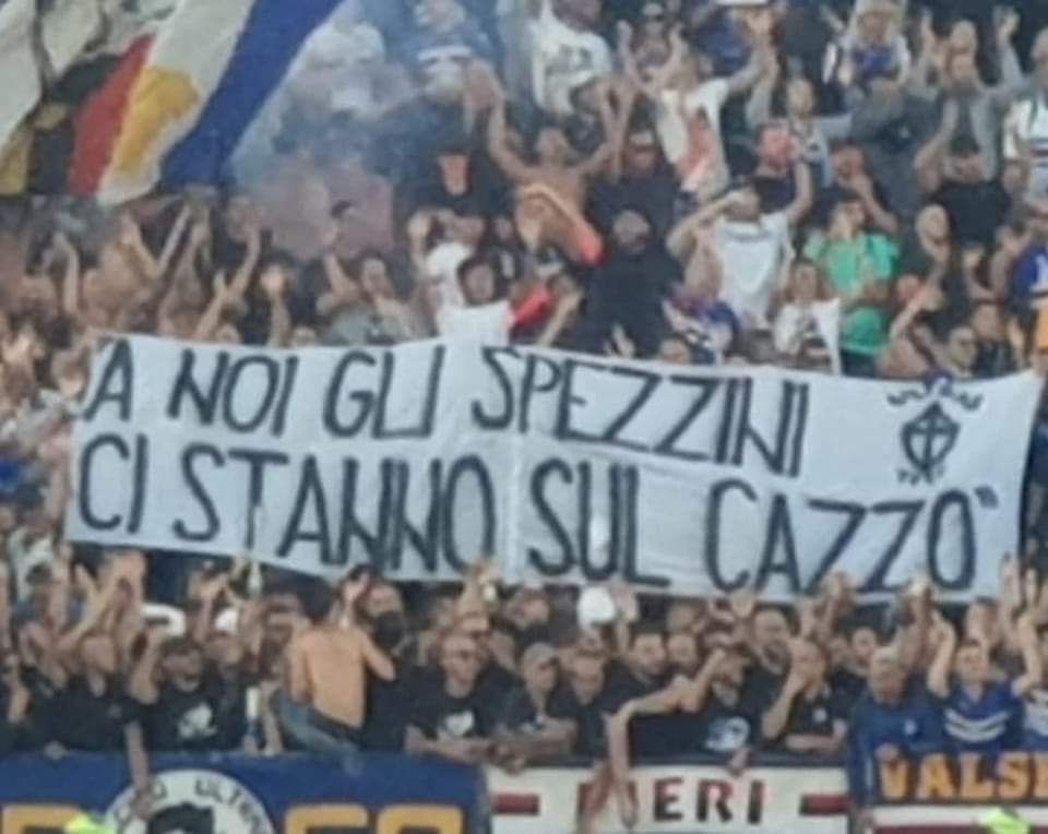 AntisteClub's tweet photo. *rumore di bambini che piangono perché si è rotta la bici*

#spezia #speziatwitter https://t.co/ujDVlVPQfw
