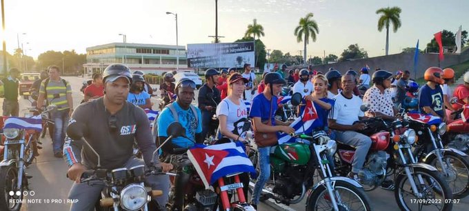 DrRobertoMOjeda's tweet photo. Emociona ver las imágenes de la caravana por el #CódigoSí convocada por @UJCdeCuba en #Cuba. #YoVotoSí #CubaEsAmor @DiazCanelB https://t.co/tposBfhtjn