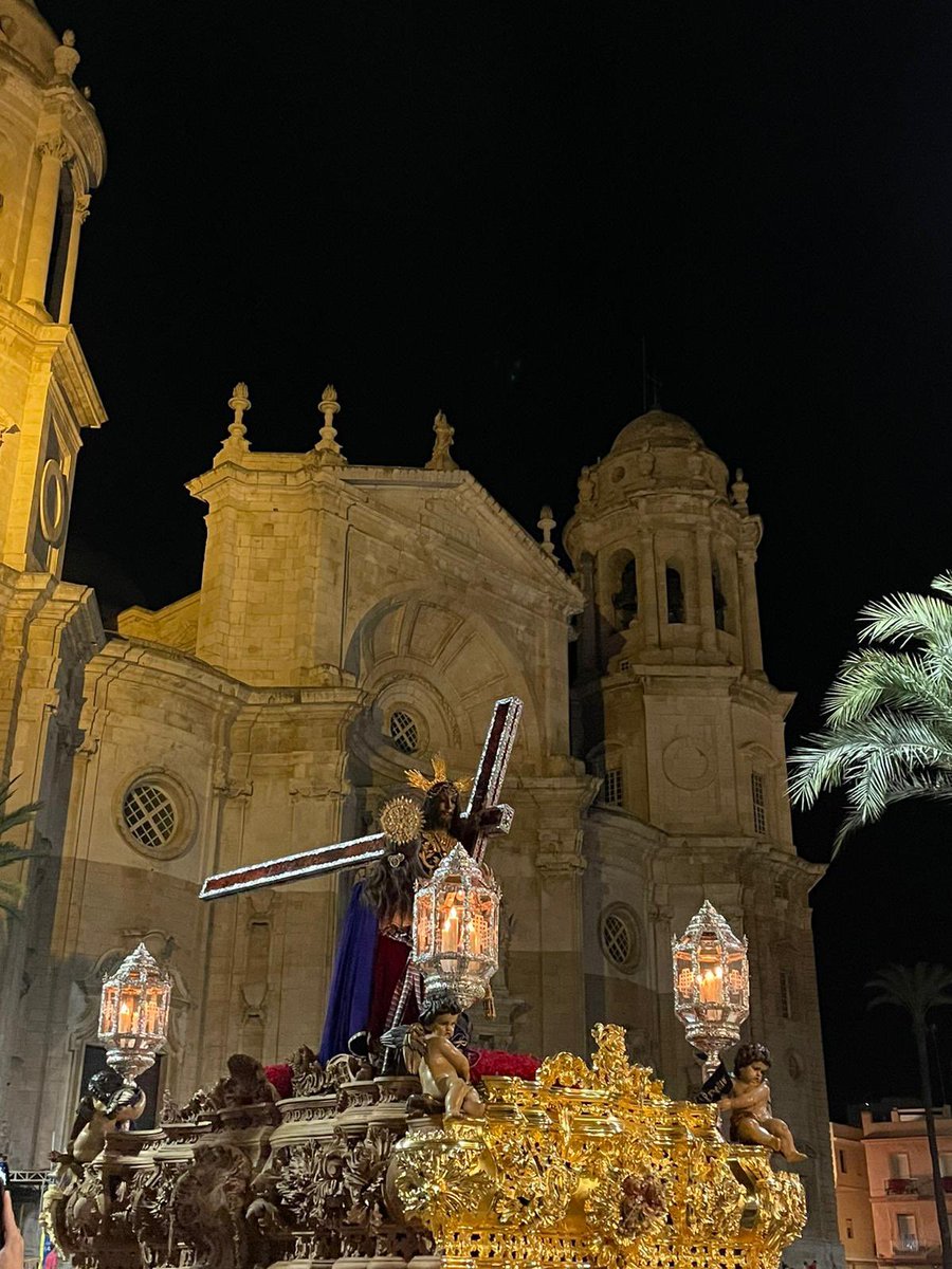 Jesus Nazareno en Catedral <a href="/NazarenodeCadiz/">Nazareno de Santa María</a> #MagnaCadiz