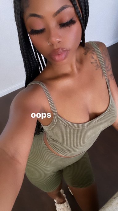 Watch t ☆ j's leaked NSFW photo on TwXstars