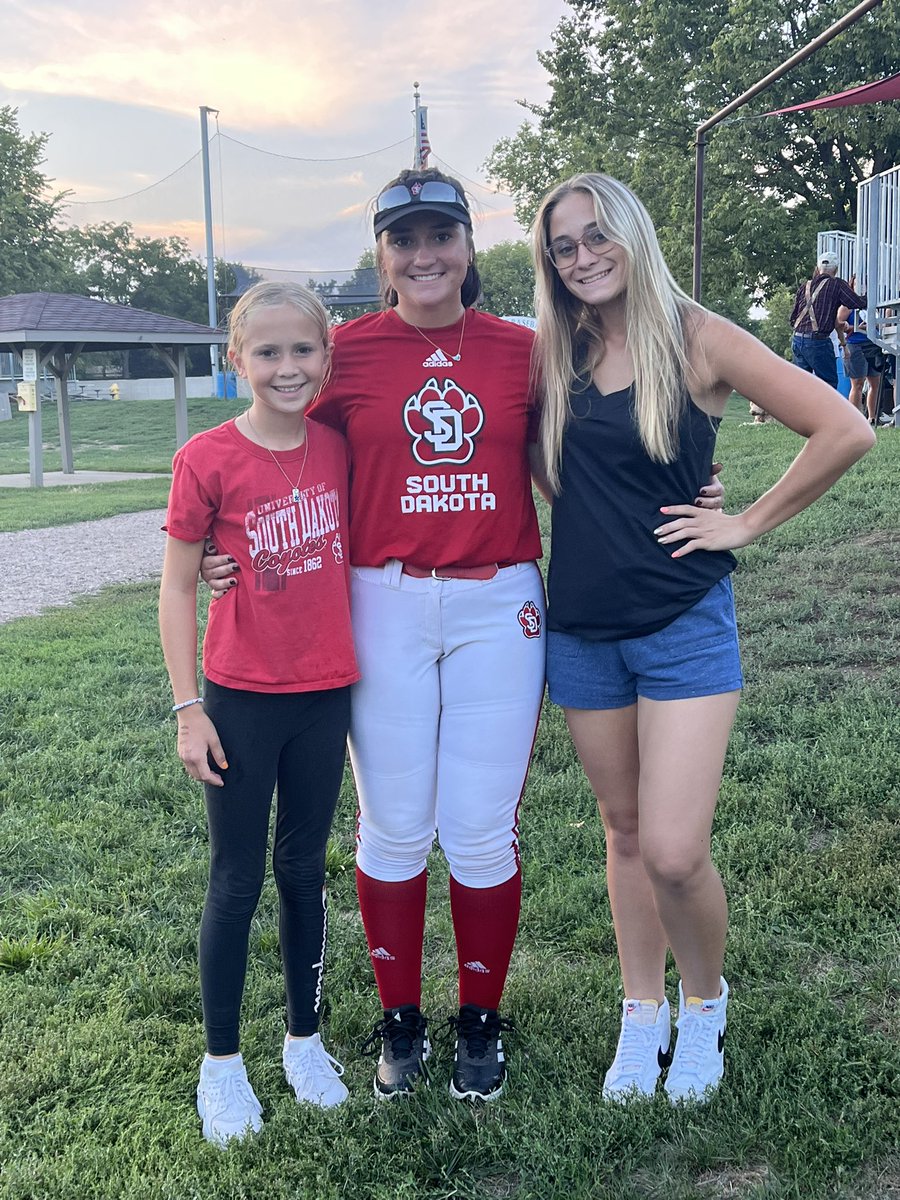 ne_moser's tweet photo. Watching Gabby hit 2 💣s on a beautiful Fall evening!  ❤️Go Yotes! @gabby_moser_ https://t.co/wT22qdwuEA