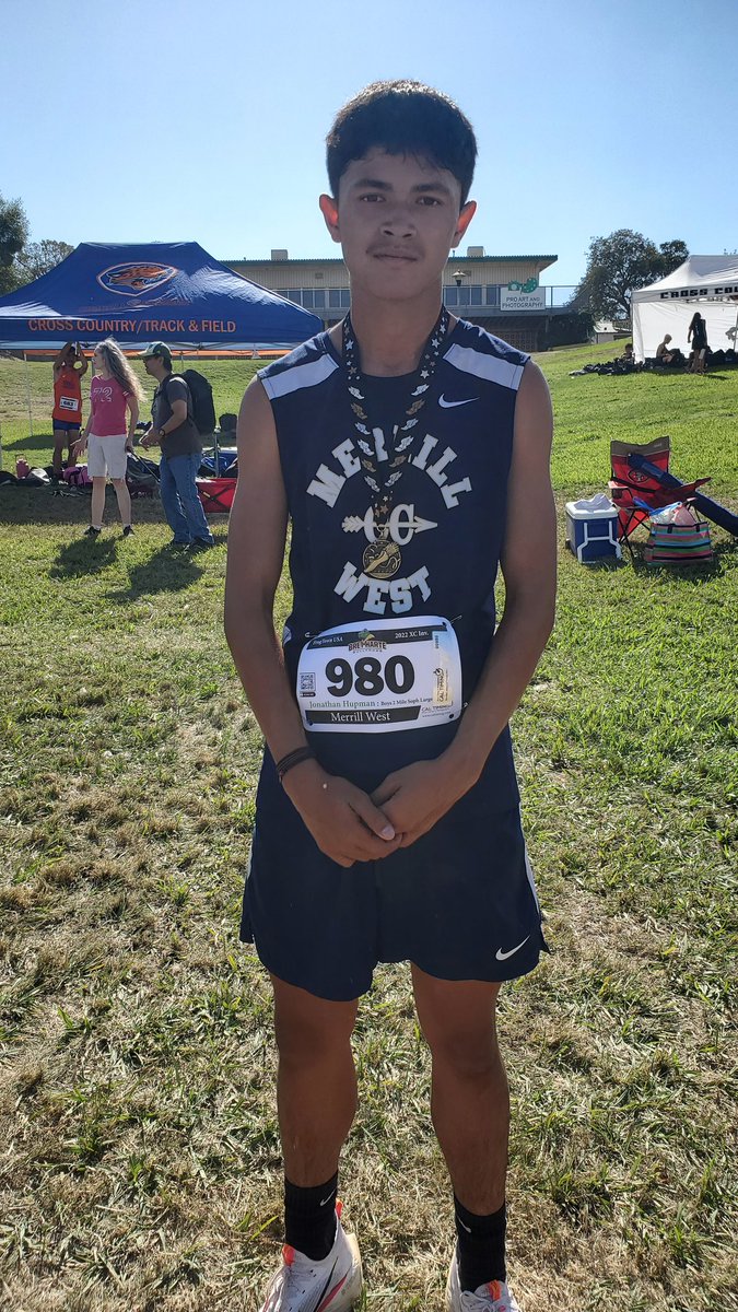 Wolfpack_Track's tweet photo. Sophomore Jonathan Hupman wins the Frogtown XC Invitational Sophomore-Large School 2 mile run in 11:26.
#BangOut
@ArionArmeniakos 
@bbrownne 
@BEASTTeamElite https://t.co/CoNHwAGkV4