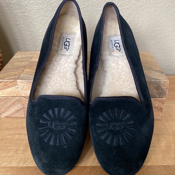 So good I had to share! Check out all the items I'm loving on <a href="/Poshmarkapp/">Poshmark</a> from <a href="/Belarenlu/">Jill Perkins</a> #poshmark #fashion #style #shopmycloset #madewell #stjohnsbay #ugg: posh.mk/QfGg8nxjptb