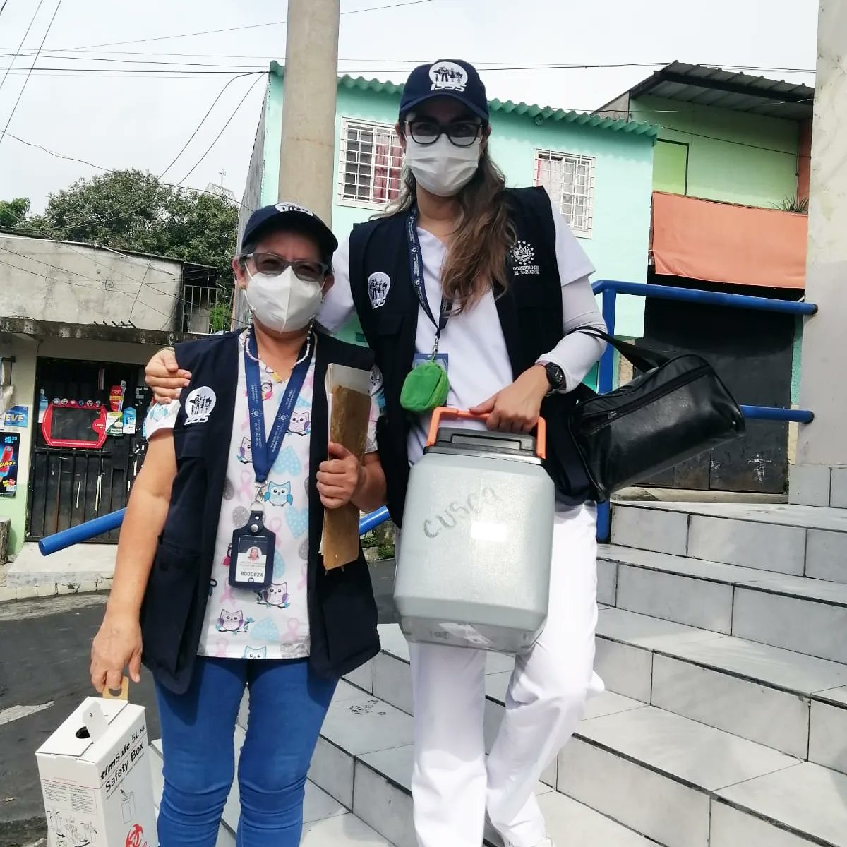 MonicaAyalaGue1's tweet photo. En el @isss_gob_sv continuamos trabajando para salvaguardar la vida de los salvadoreños, llegando casa por casa, para garantizar el acceso a nuestros niños a su esquema de vacunación contra Sarampión, Paperas y Rubéola (SPR) y contra la Poliomielitis Trivalente (OPV).  #NuevoISSS https://t.co/Xuj14j7QJY
