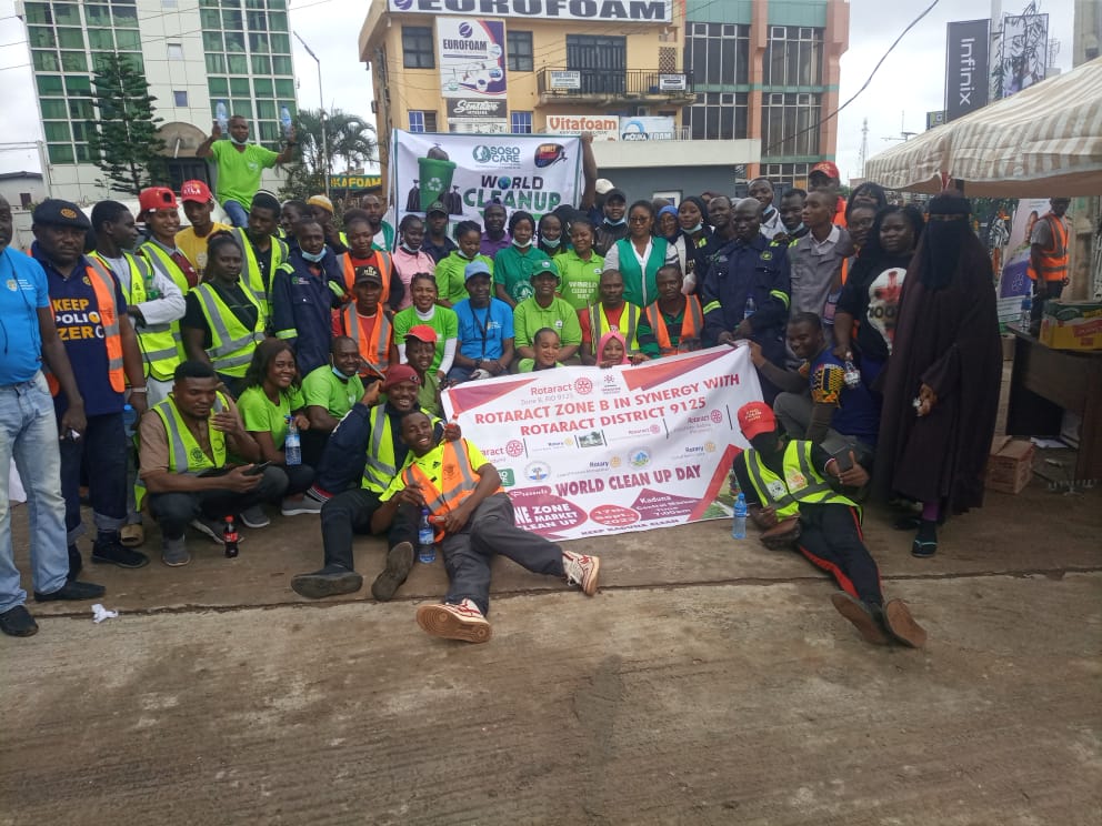 Rotaract9125NG's tweet photo. Rotaract Zone B in synergy with D9125,celebrated the WORLD CLEAN UP day by joining the ONE ZONE ONE MARKET CLEAN UP project cleaning the biggest market in Kaduna state, the Central market.
#ImagineRotary
#RotaractD9125
#RotaractZoneB
#WorldCleanupDay
#OneZoneOneMarketCleanUp https://t.co/qkpJrmW4s5