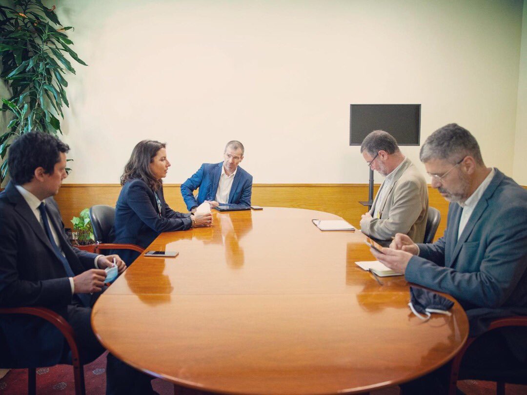 HameriKaarle's tweet image. Elämä on aivan liian tärkeää puhuakseen vakavasti.