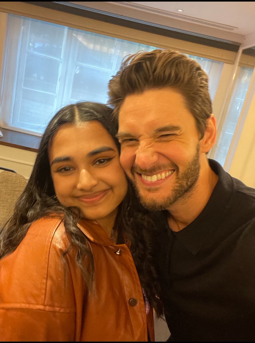 elizaeliasx's tweet photo. HE SAID I WAS THE BEST HUG HE HAD IM NOT OK #benbarnes #shadowandbone #DIFLondon https://t.co/u78H455DIA