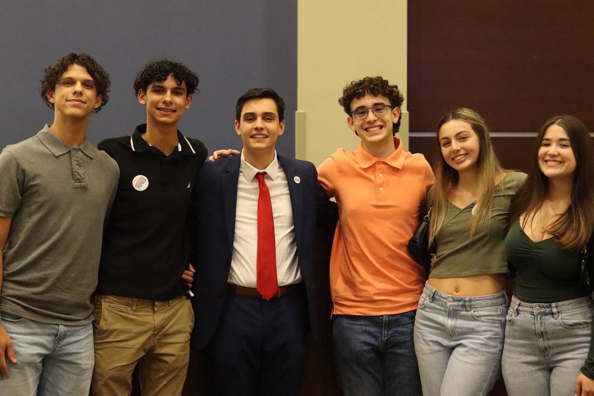maurits_acosta's tweet photo. Last night my organization, @virtutem_populo , hosted its first successful event in honor of Constitution Day. I want to take this moment to thank our sponsors, @EPIC_FLORIDA and @MiamiLakesNews. I also want to thank the @Hml_Jrotc for their presentation of colors. https://t.co/ZNUL8sANau