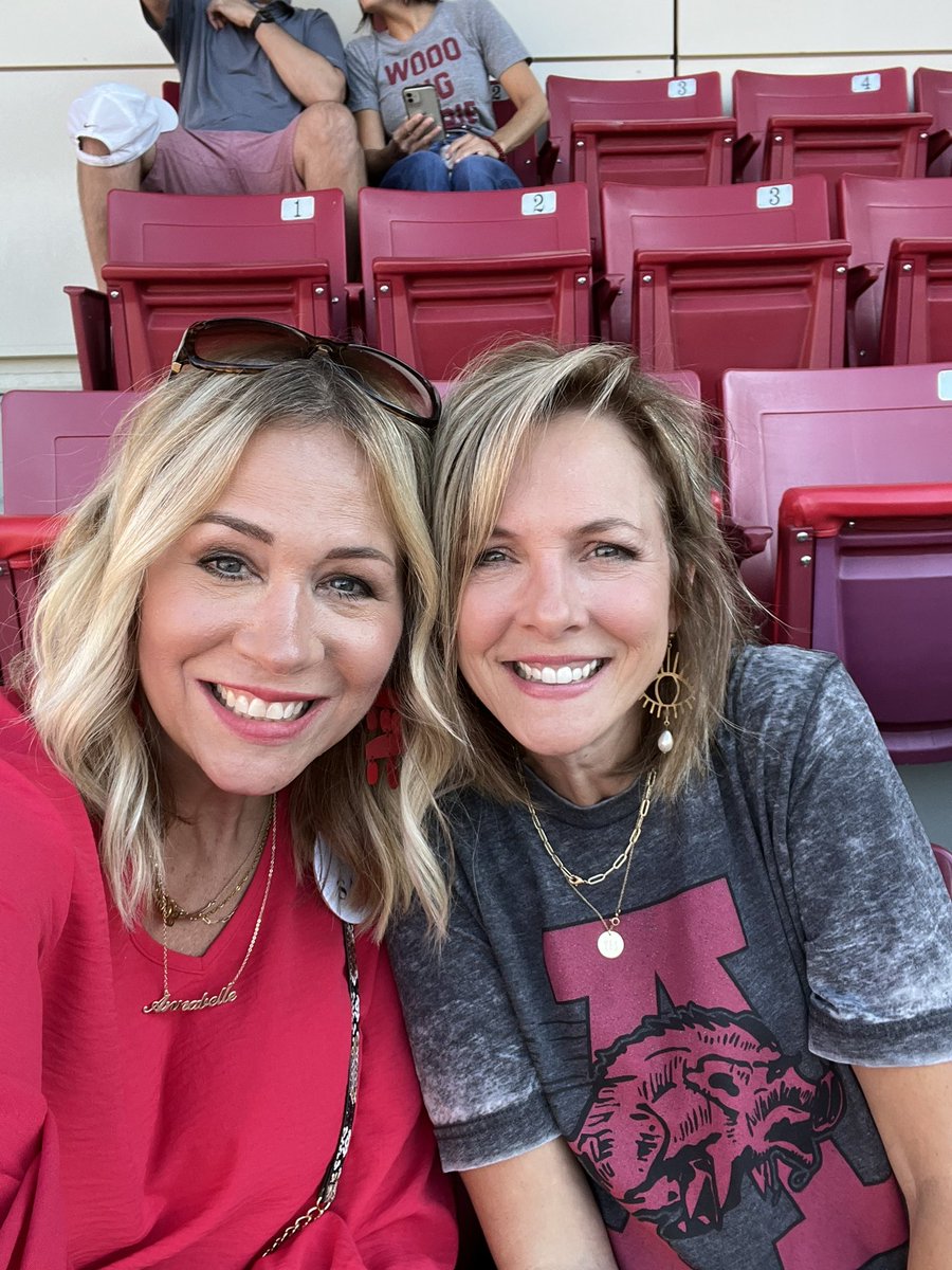 McClainSara's tweet photo. Go Hogs, Beat MSU!!  
🐗 ♥️ 😀 
#arkansasrazorbacks #uark #razorbacks #wps #gohogsgo #dadsday #trideltdad #trideltmom https://t.co/ym5TSDbUeB