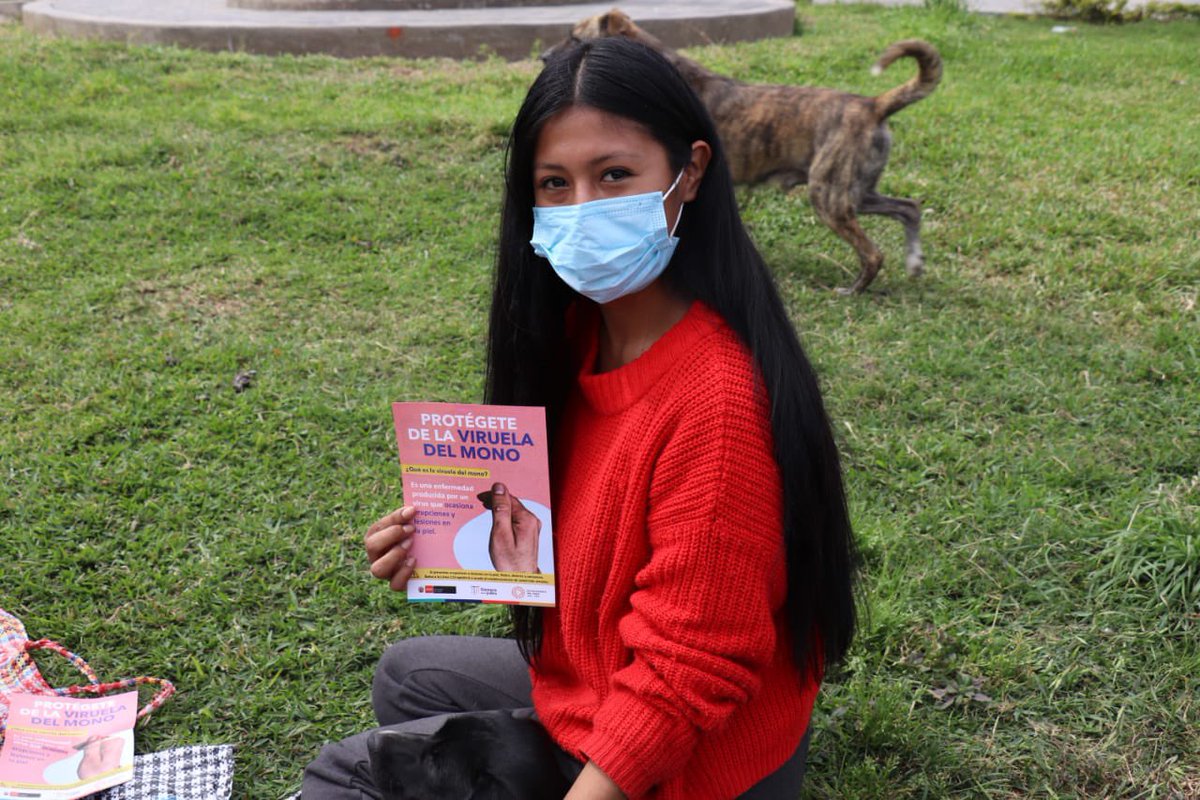 Minsa_Peru's tweet photo. El #Minsa, a través del equipo de #PROMSA y en coordinación con @SisolSalud y la @MuniRimac, realizaron acciones de sensibilización sobre la #ViruelaDelMono y #COVID19, consejería y vancán para los vecinos de la Alameda de los Bobos. https://t.co/Lc3bQkEt54