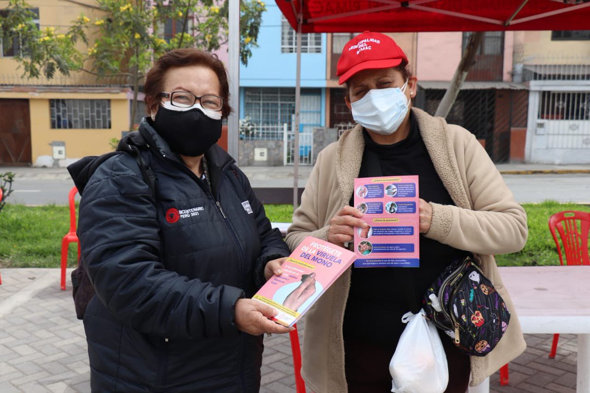 Minsa_Peru's tweet photo. El #Minsa, a través del equipo de #PROMSA y en coordinación con @SisolSalud y la @MuniRimac, realizaron acciones de sensibilización sobre la #ViruelaDelMono y #COVID19, consejería y vancán para los vecinos de la Alameda de los Bobos. https://t.co/Lc3bQkEt54
