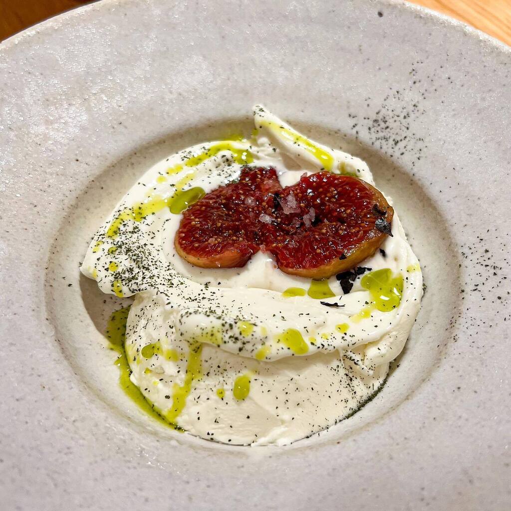 piox_tweets's tweet photo. This fig ice cream w olive oil needs to become MUKA’s signature item if it’s not already. MUKA is Andoni Luis Aduriz’s new casual restaurant in the Kursaal (San Sebastián) where fire 🔥 is the focus. MUKA can be translated as “ashes of the fire” in Basque Iparralde. Every men… https://t.co/cquQpyG8ub