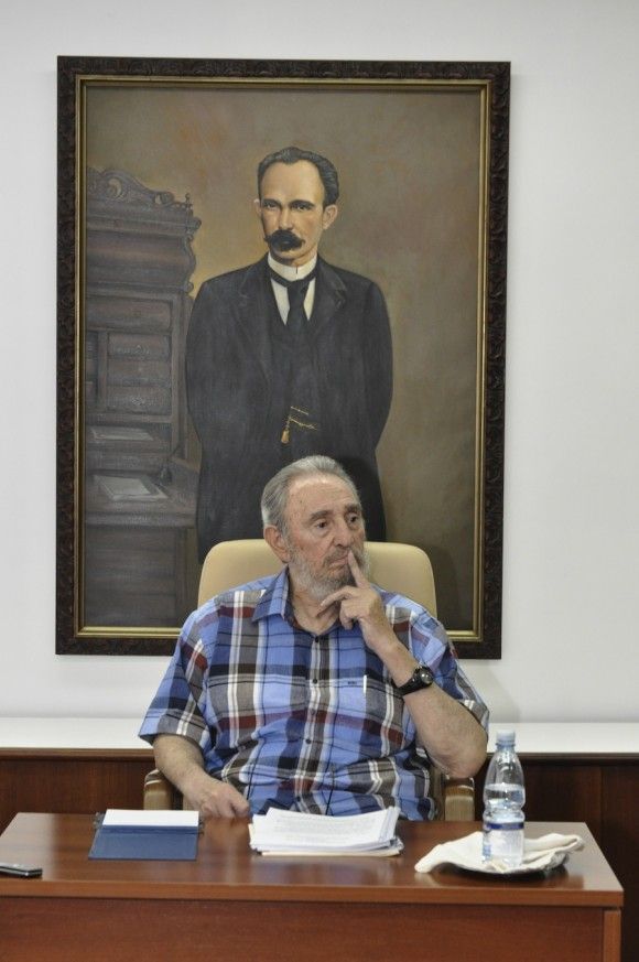 #Somoscuba #Fidel:'Tenemos que ser más fuertes que todos estos elementos que tiendan a debilitarnos o a corrompernos. Eso dará una medida de nuestra inteligencia, y el cubano no solo es valiente y heroico; es, por encima d todo, inteligente (...)'. #CubaVive #CubaViva #FidelVive