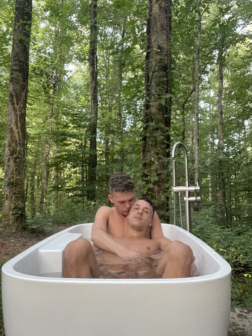 Watch Jake & Issac's leaked NSFW photo on TwXstars