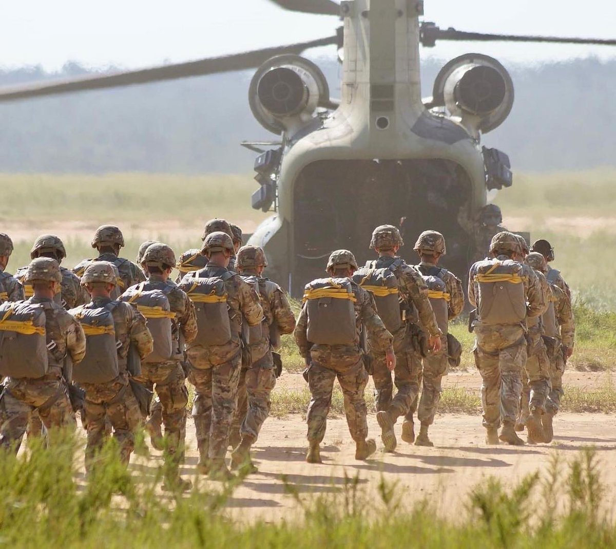 2BCT_FALCONS's tweet photo. MASTERS OF THE AIRBORNE JFE!
Today, Paratroopers of the Falcon Brigade participated in the Division’s Saturday Proficiency Jump Program to increase our expertise and readiness.
We are READY to jump, fight, &amp; win anywhere within 18 hours.
LET’S GO! #AATW
@82ndABNDiv https://t.co/u9OnLjq9ER