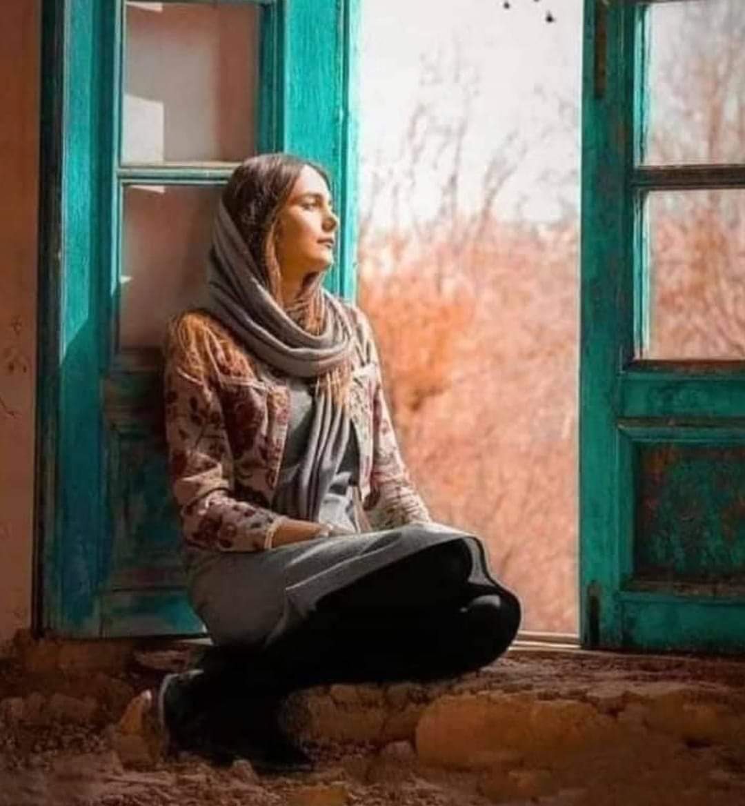 فرعون وهو يغرق قال سبعون مرة أغثنى ياموسى ولم يغثه

فأوحى الله لموسى أستغاث بك فرعون ولم تغثه وعزتي لو أستغاث بى مرة واحدة لوجدنى قريبا مجيب

يارب إذا كان هذا لطفك بفرعون فكيف سيكون لطفك بمن يسجد ويقول سبحان ربي الأعلى

اللهم أنت المنجى وأنت السلام يا ذا الجلال والإكرام ❤️

نسيمة