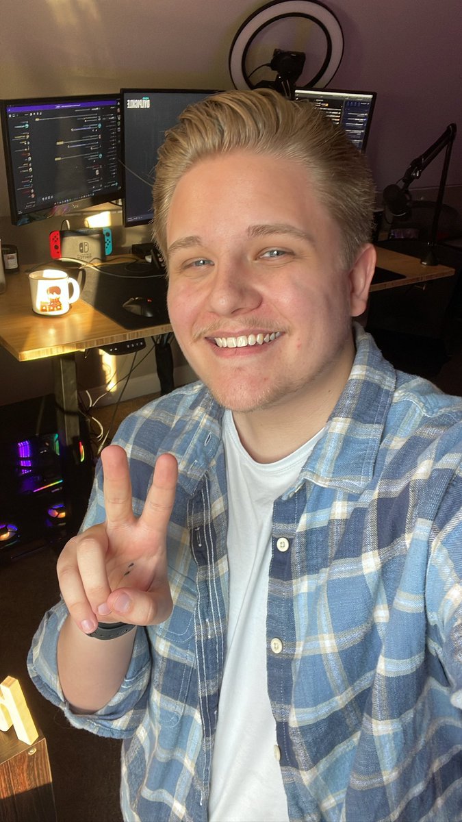 LIVE FOR MY 🥳BIRTHDAY SUBATHON🥳

{ twitch.tv/KingDylpickle }