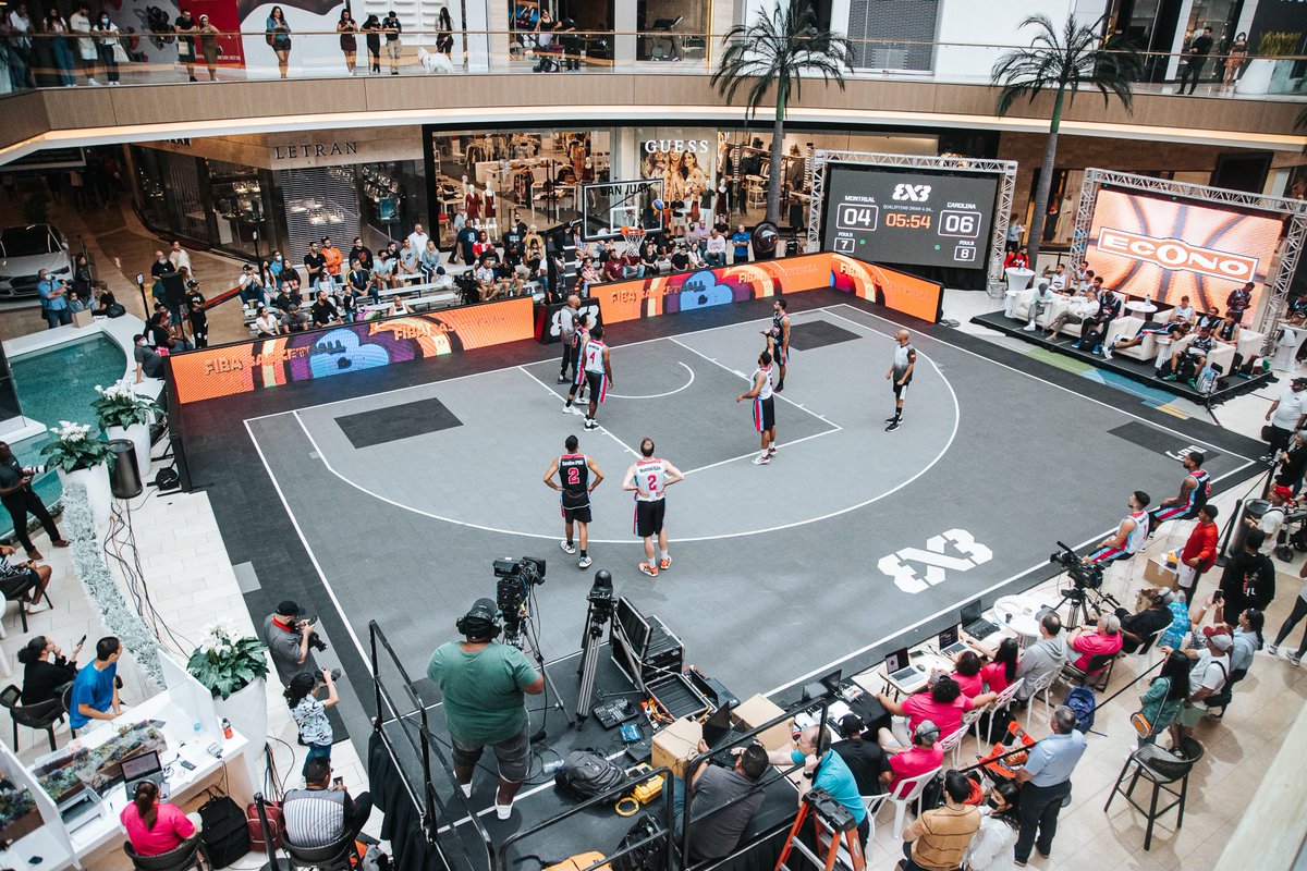 evargasdeportes's tweet photo. ¿Por qué preocuparse en llevar fanáticos al deporte, cuándo puedes mejor llevar el deporte a los fanáticos?

👏 Excelente iniciativa para seguir creciendo la modalidad del baloncesto 3x3 en Puerto Rico 🇵🇷.

📍 @FIBA3x3 San Juan Challenger 2022 @ Mall of San Juan https://t.co/Tzph1Q2hed