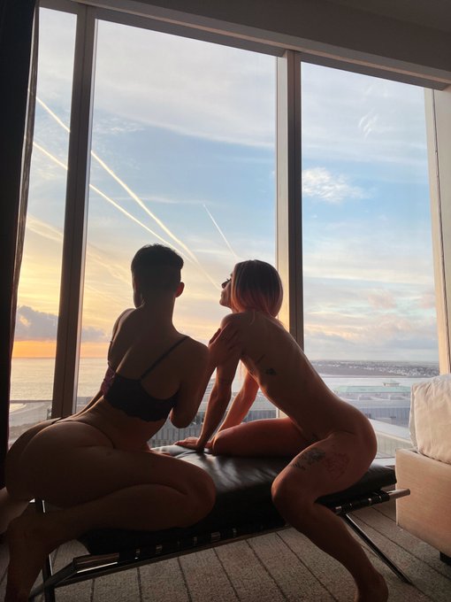 Opal Castle ✕✕✕ -- ⓵⓼+ -- Performing Entrepreneur - 1 pic. 💦 surpriseeee 💦 @magentalexx and I are in Vegas this Mon and Tues (9/19-9/20) & we're taking paid bookings together those dates only -- email https://t.co/MOzBDe81k0.opal@gmail.com for quick reply 🔒 no DMs please 🔒💕 https://t.co/58JSEnq8Y5