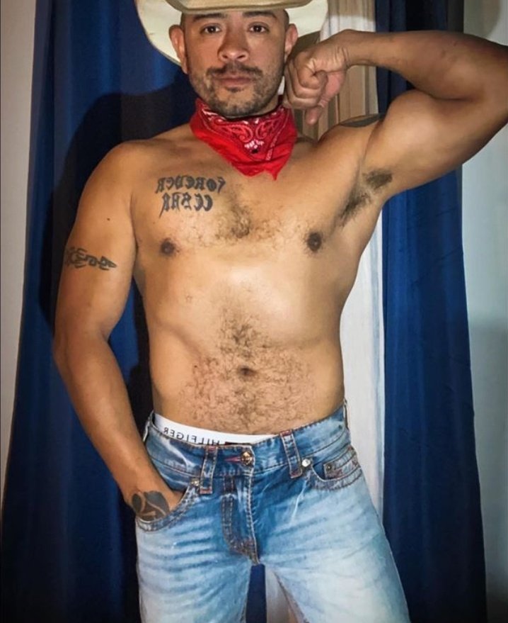 alejo31835738's tweet photo. Ombligos peludos , son una delicia https://t.co/3EuwhNfvGQ