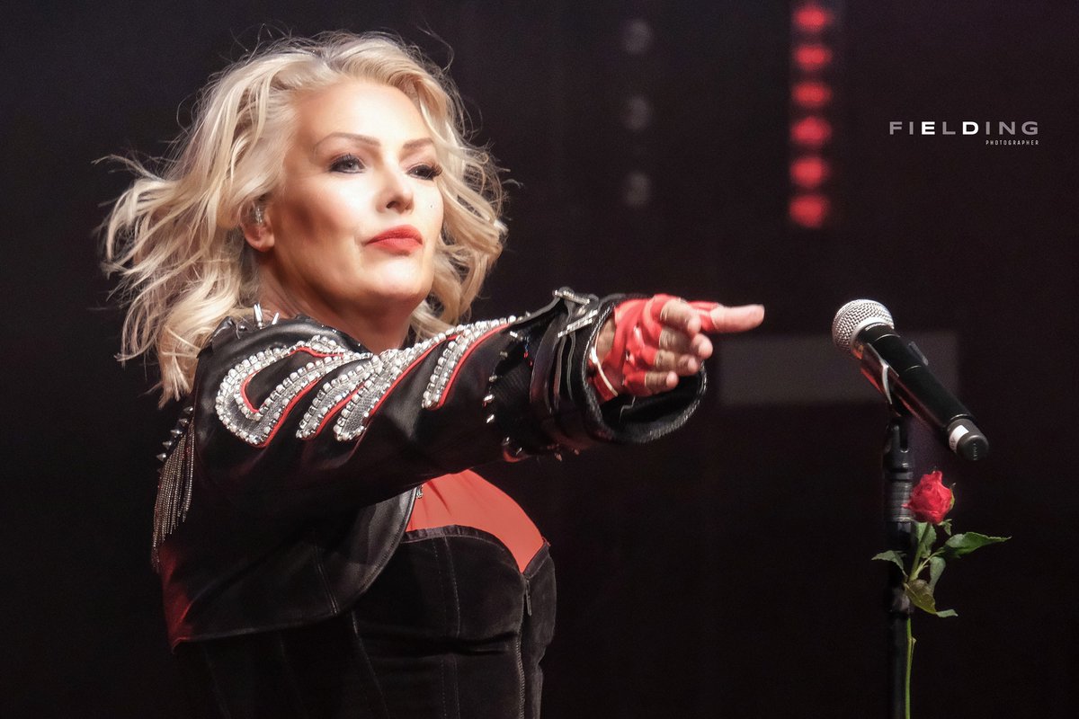 AninhahyDance's tweet photo. Greatest Hits Tour 2022,York Barbican. 😍💕

📸 Ed Fielding

#KimWilde #Live #GreatestHitsTour #Love #Music #WildePower #WildeLove https://t.co/gEu2CoVGtE