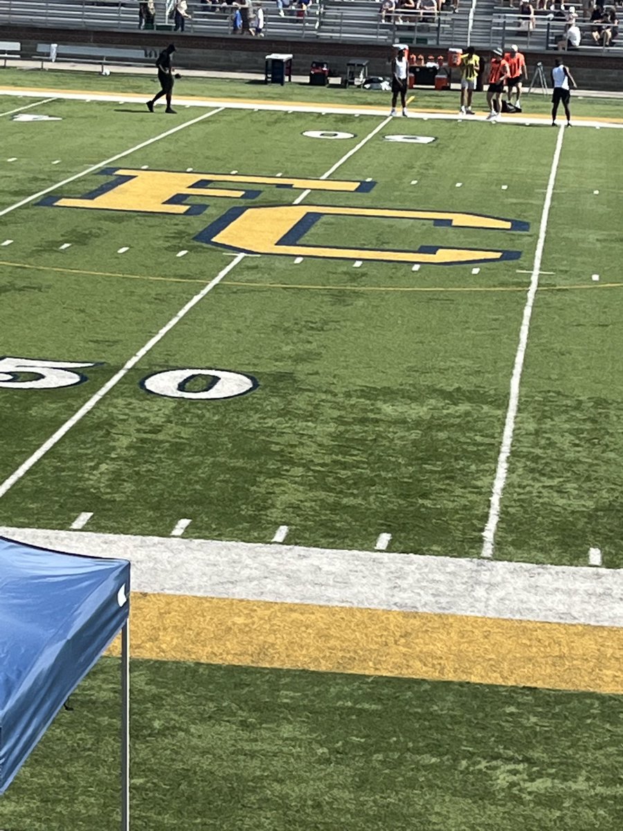 Mitchell934's tweet image. i would like to say thank you to ⁦⁦@AlanHensell⁩ ,⁦@Coach_Roz⁩ ,and ⁦@Coach_McElwain⁩ also the rest of the coach staff for the home game invite had a great time.
⁦@TheSupercop2366⁩ 
⁦@TCTigerFB4Life⁩