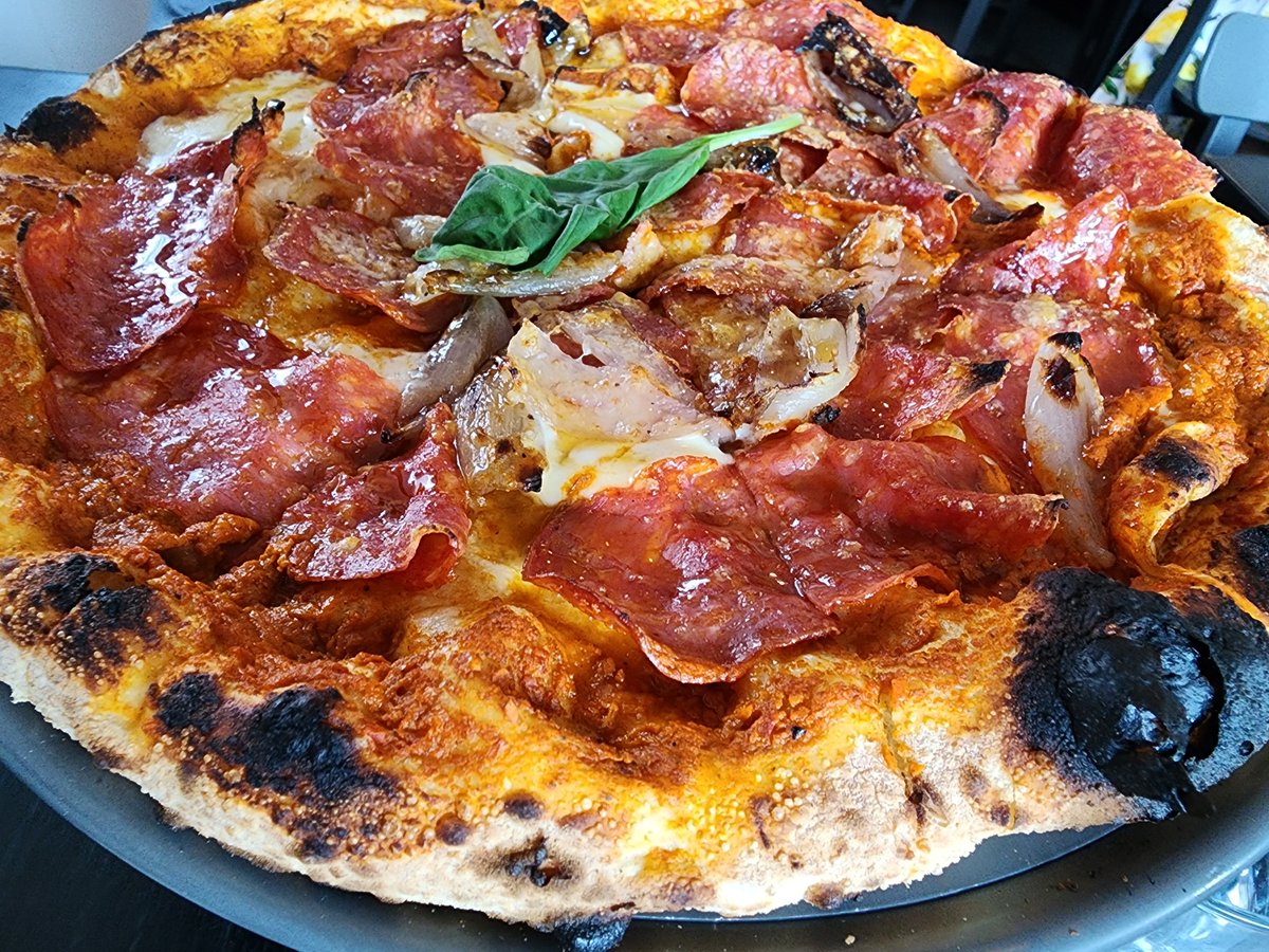 justfara's tweet photo. Lunch @ #Pizzana new #ShermanOaks location Just as great as original Roasted Carrot appetizer with a Dill pesto & chili oil & #Divola #Pizza with spicy salami njuda walnut romesco, charred shallot & honey
By the time I had the ooey gooey chocolate cake, took part home! https://t.co/ttuAplWhuM