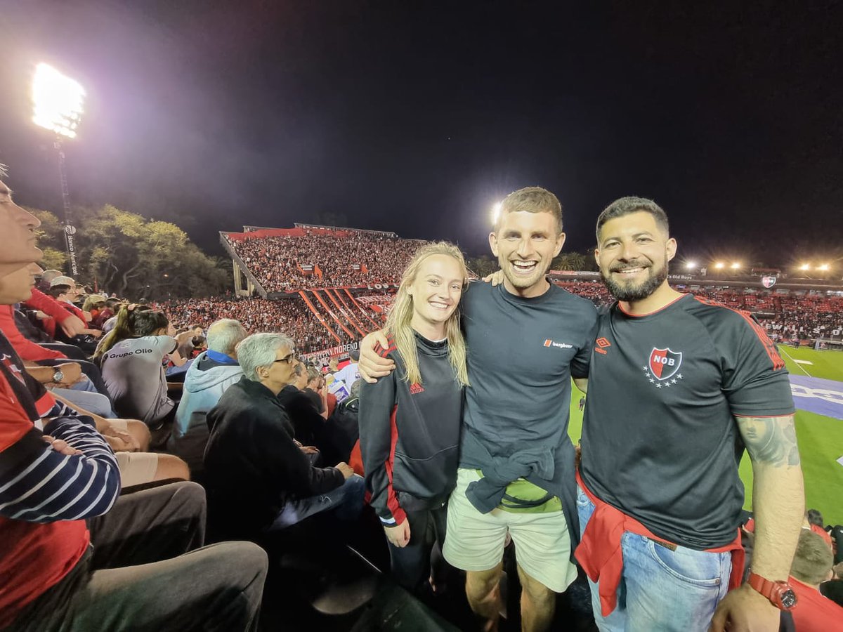 Newells_en's tweet photo. We're delighted to welcome #LUFC fans Tadhg &amp; Eva from Ireland to the Estadio Marcelo Bielsa tonight for the game.

Hope you enjoy the experience and the rest of your trip to Argentina 🤝 

#Newells #MOT https://t.co/MkzoBxUr7E