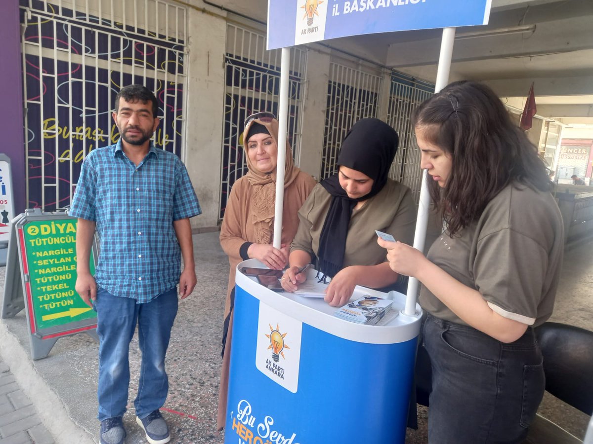 PolatliAkKadin's tweet photo. Kadın Kolları yönetim ve ilçe teşkilatımızla yeni üye kayıt çalışmaları devam ediyor
#Hedef2023
#TeşkilatHazır #PolatlıHazır #AkAnkaraKadınlarıSahadayız
@aysekesir @hatice_cakmak_ https://t.co/cB4P2hUBhf