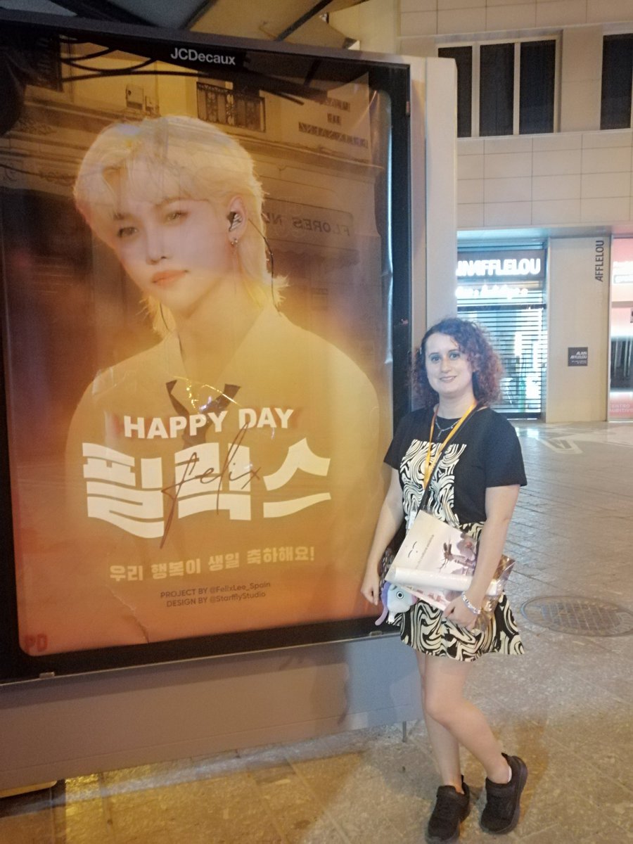 lixieprxmise's tweet photo. Hace un ratillo paseaba y me encontré ésta preciosa persona en Málaga y estoy muy feliz 
¡ Muchas Gracias por hacer este hermoso proyecto me ha encantado muchísimo 💛 @FelixLee_Spain https://t.co/0JrVoK5Snz