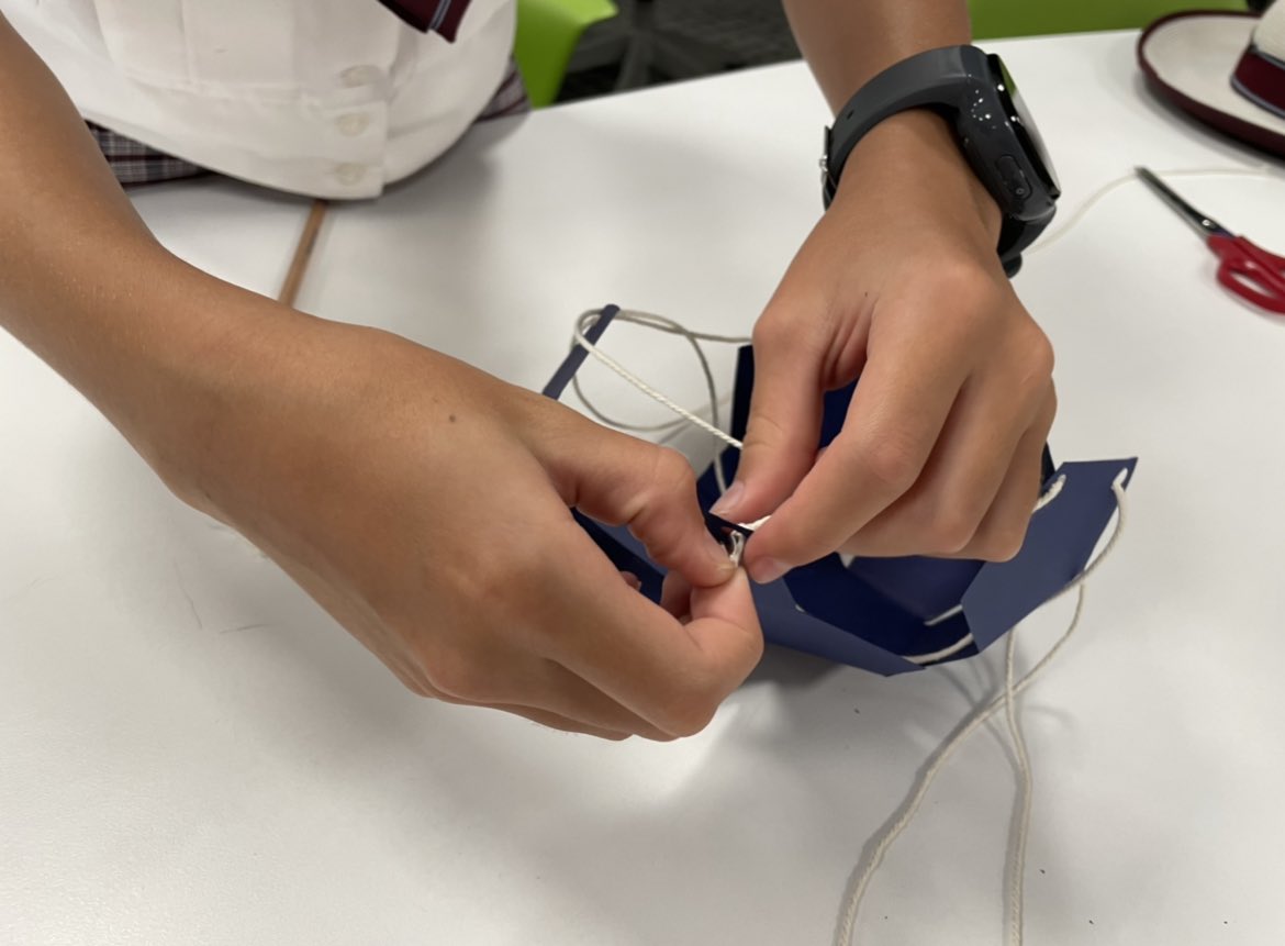 m4fstar's tweet image. Using only cardboard, string and a hole punch stds incorporate their understanding of 3D shapes and surface area to design a sustainable pop-up toy that could be flat packed &amp;amp; easily posted to children in remote communities #designchallenge #STEMclub #LearningatOC #Mathematics