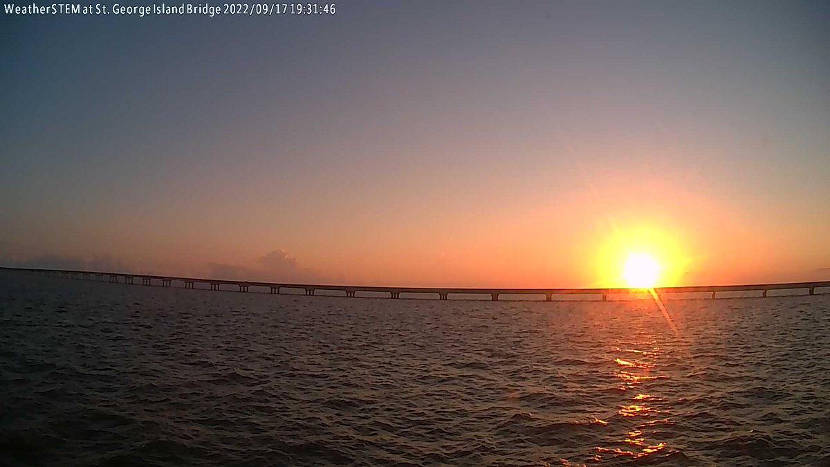 SGIBridgeWx's tweet photo. St. George Island Bridge at sunset and it's 81.9 F. https://t.co/C8d2rCrSRn