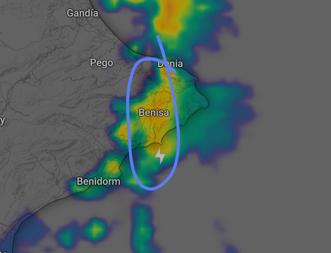 Cayendo mucha agua en el litoral norte de Alicante, , poblaciones como Benissa y Tenija pueden estar ya superando los 50 mm desde que empezó hace poco más de una hora pero...⬇️