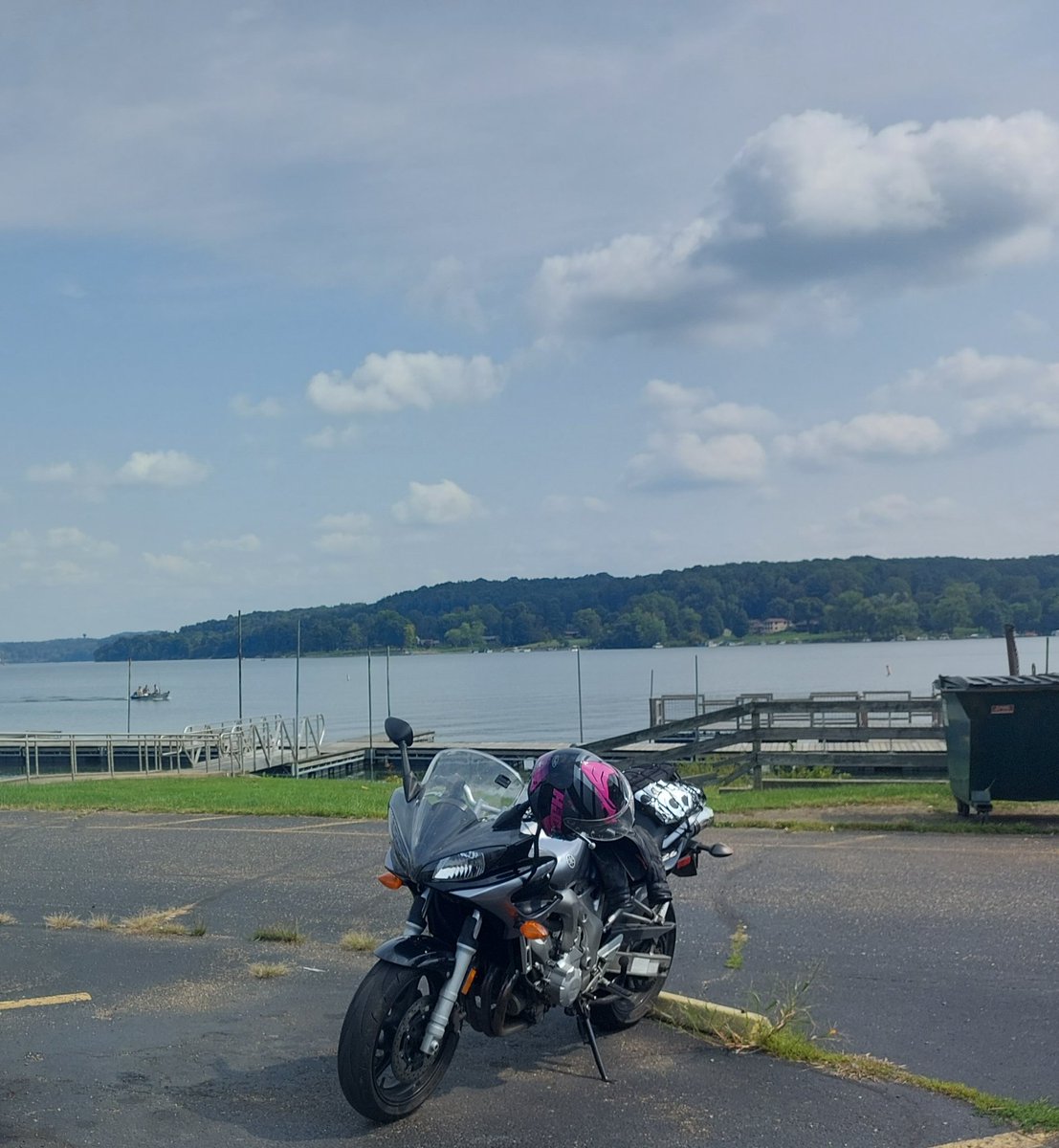 FZ6erWoman's tweet photo. #AtwoodLake, the #FZ6 and a #BigBin. What else is there? https://t.co/wqfWi7BJZM