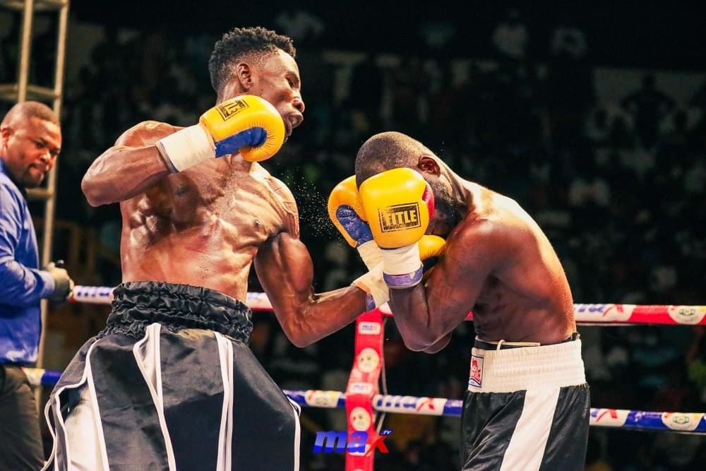 GhanaBoxing's tweet photo. Nathaniel Nukpe succumbed to a brilliant Felix Ajom after 4 rounds of boxing in a super featherweight contest
#DeluxyProfessionalBoxingLeague
#GBA
#MaxTV
#fightnight13 https://t.co/FLnEtBPxZB