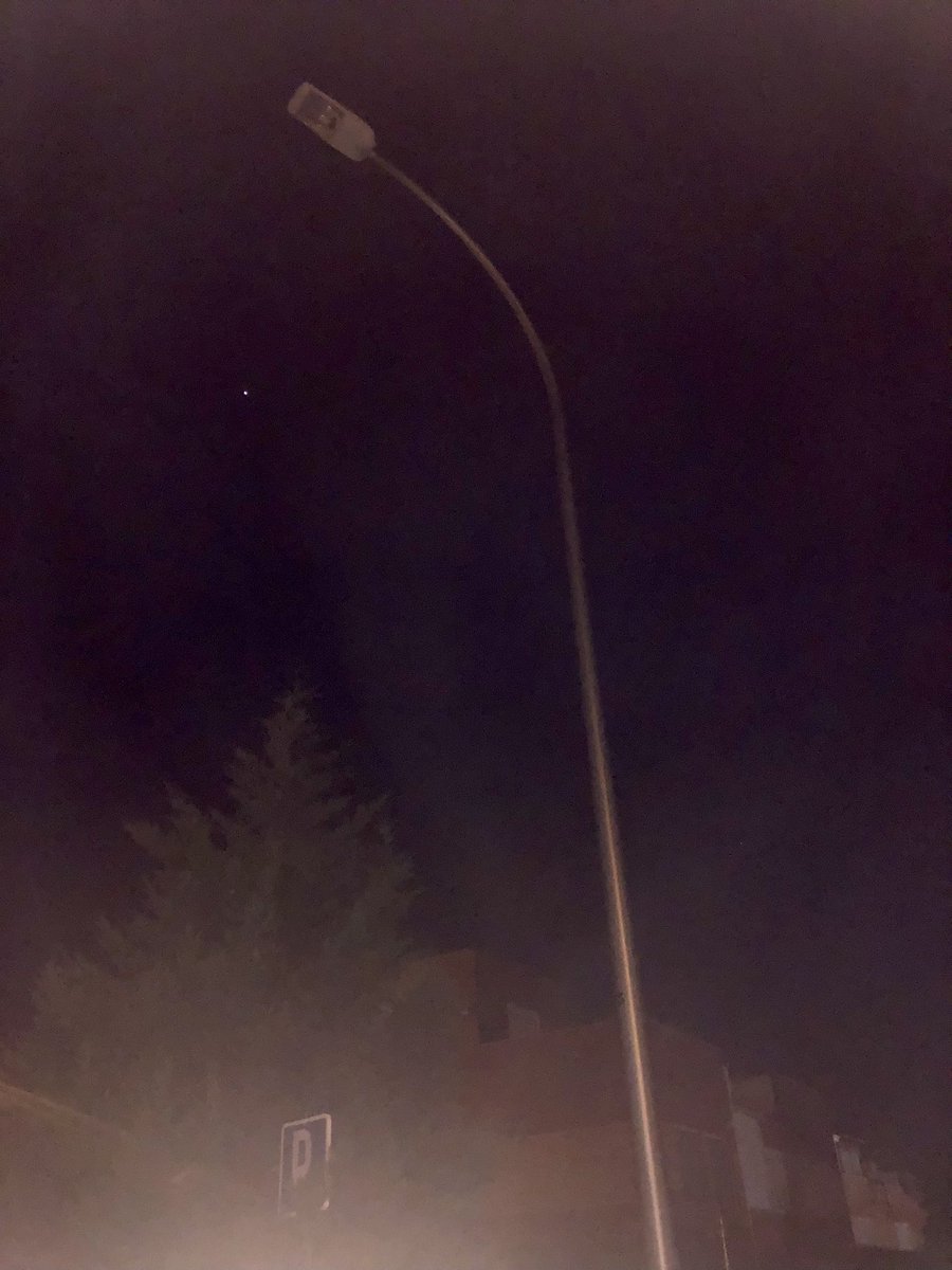 JeSaav's tweet photo. @Lineamadrid  farola sin luz desde hace más de una semana en c/ Arte figurativo 8, entre c/Eduardo Chillida y avda Valdeculebras. https://t.co/YLPFo1AQ3M