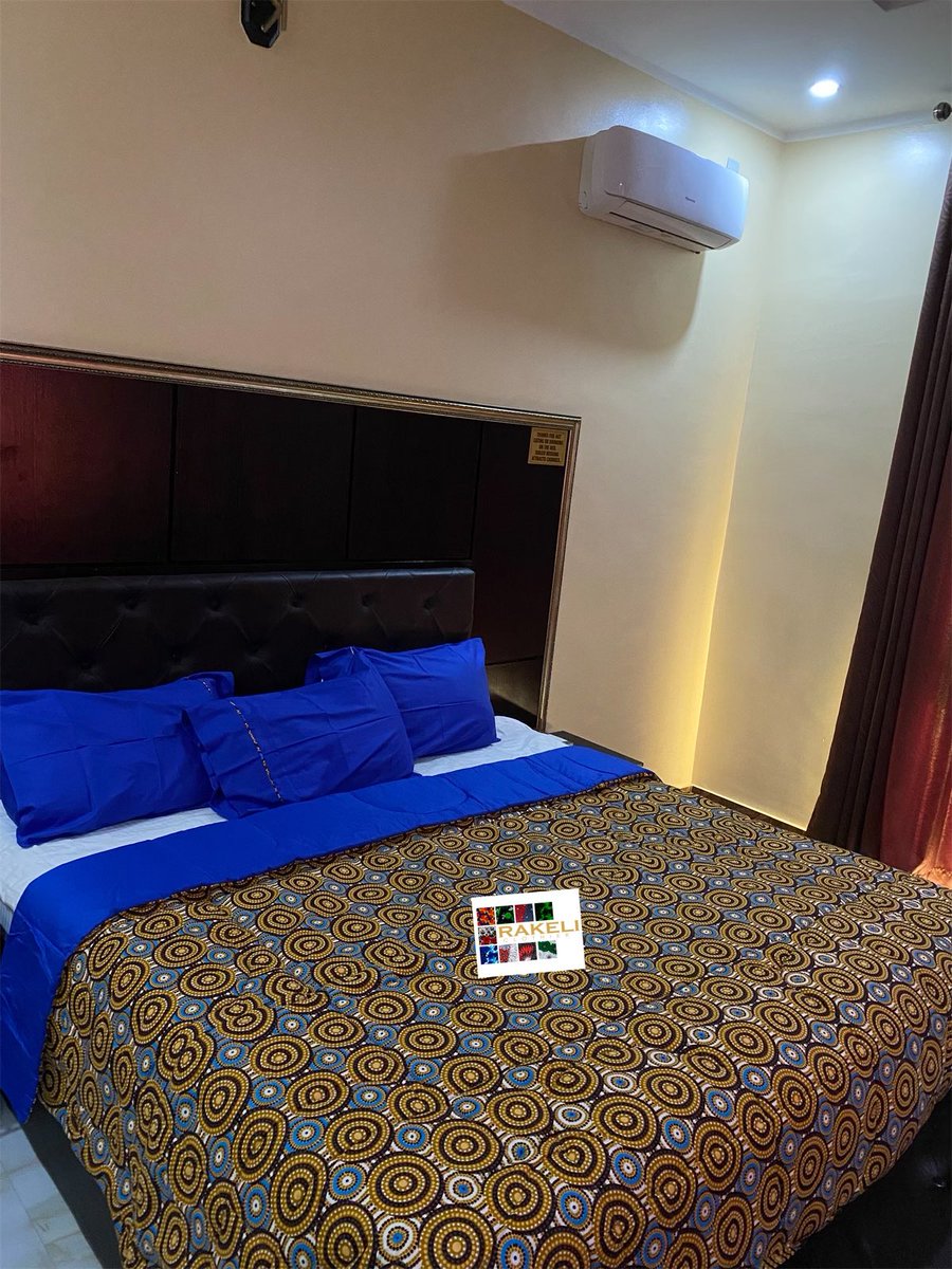 Rakelis_outfit's tweet photo. At Rakeli’s Clothier, we sell quality, durable and beautiful Afrocentric prints, duvet, table runner and tissue holder. Let us be your plug and you will not be disappointed. https://t.co/8KTTwj4LiD