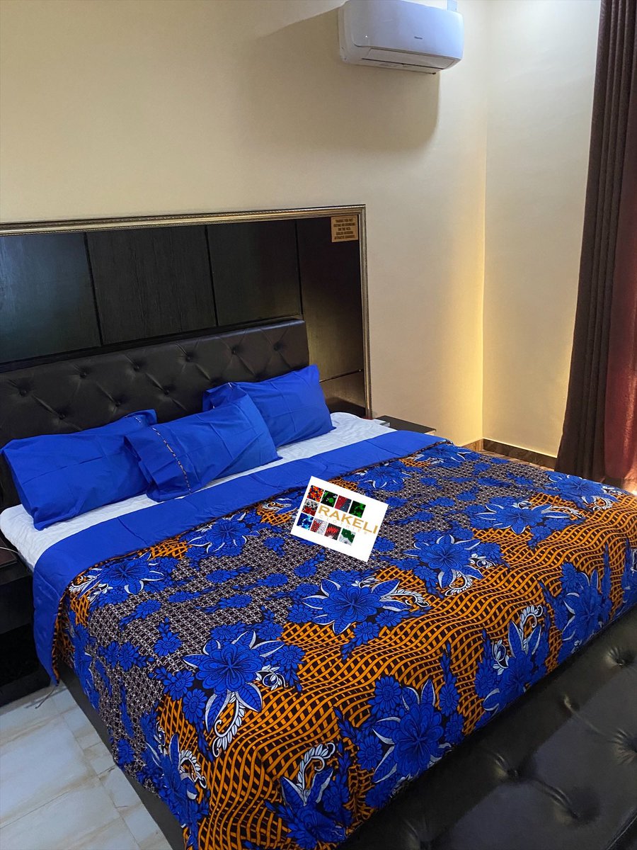 Rakelis_outfit's tweet photo. At Rakeli’s Clothier, we sell quality, durable and beautiful Afrocentric prints, duvet, table runner and tissue holder. Let us be your plug and you will not be disappointed. https://t.co/8KTTwj4LiD