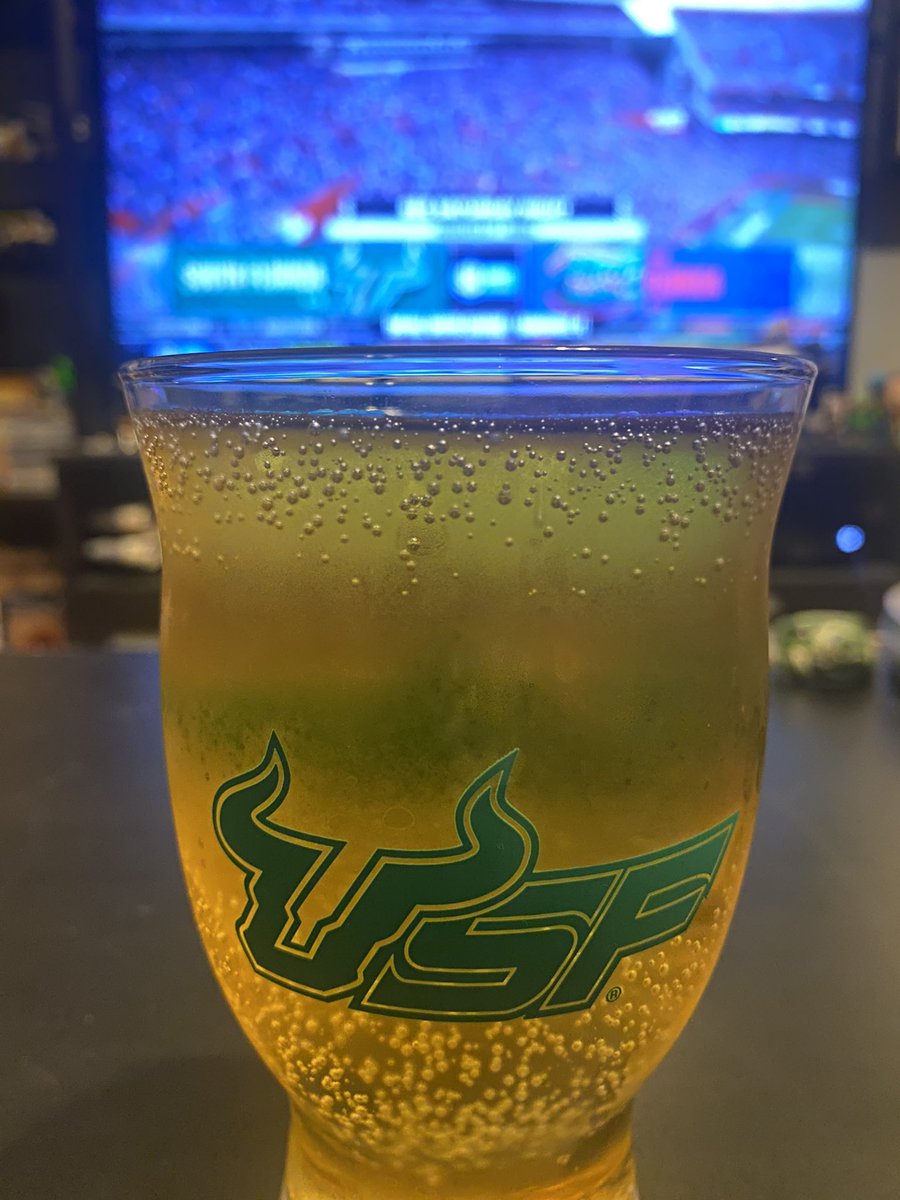 AndrewJDV's tweet photo. Game day. GO BULLS π€ππ@USFFootball #USF #usffootball #HornsWayUp https://t.co/q1wnHCw3iz